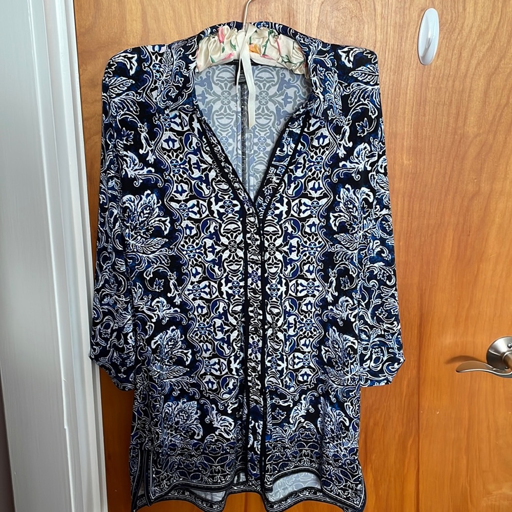White House Black Market v-neck tunic with collar